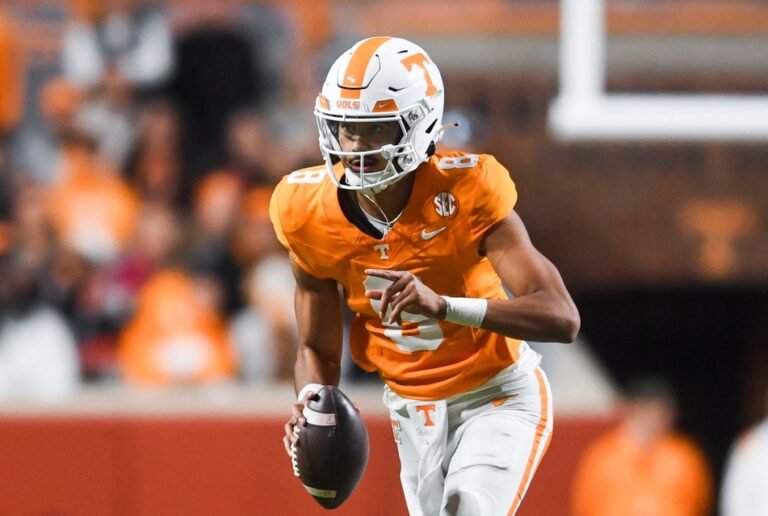 Tennessee Volunteers quarterback Nico Iamaleava