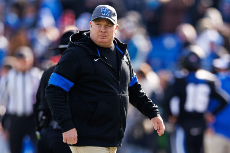 Stoops adamant on keeping spring games at Kentucky