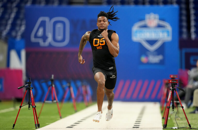 Texas Longhorns wide receiver Isaiah Bond runs 40-yard dash