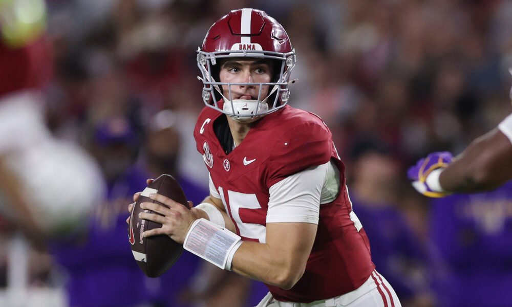 Alabama Quarterback Ty Simpson (15) in action against LSU